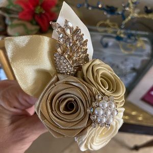 Broach style Boutonnière